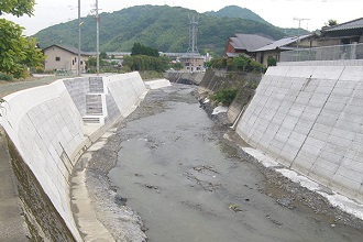 東谷川護岸工事